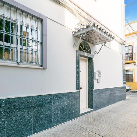 Cozy Apartment In Sevilla With Kitchen Exterior photo