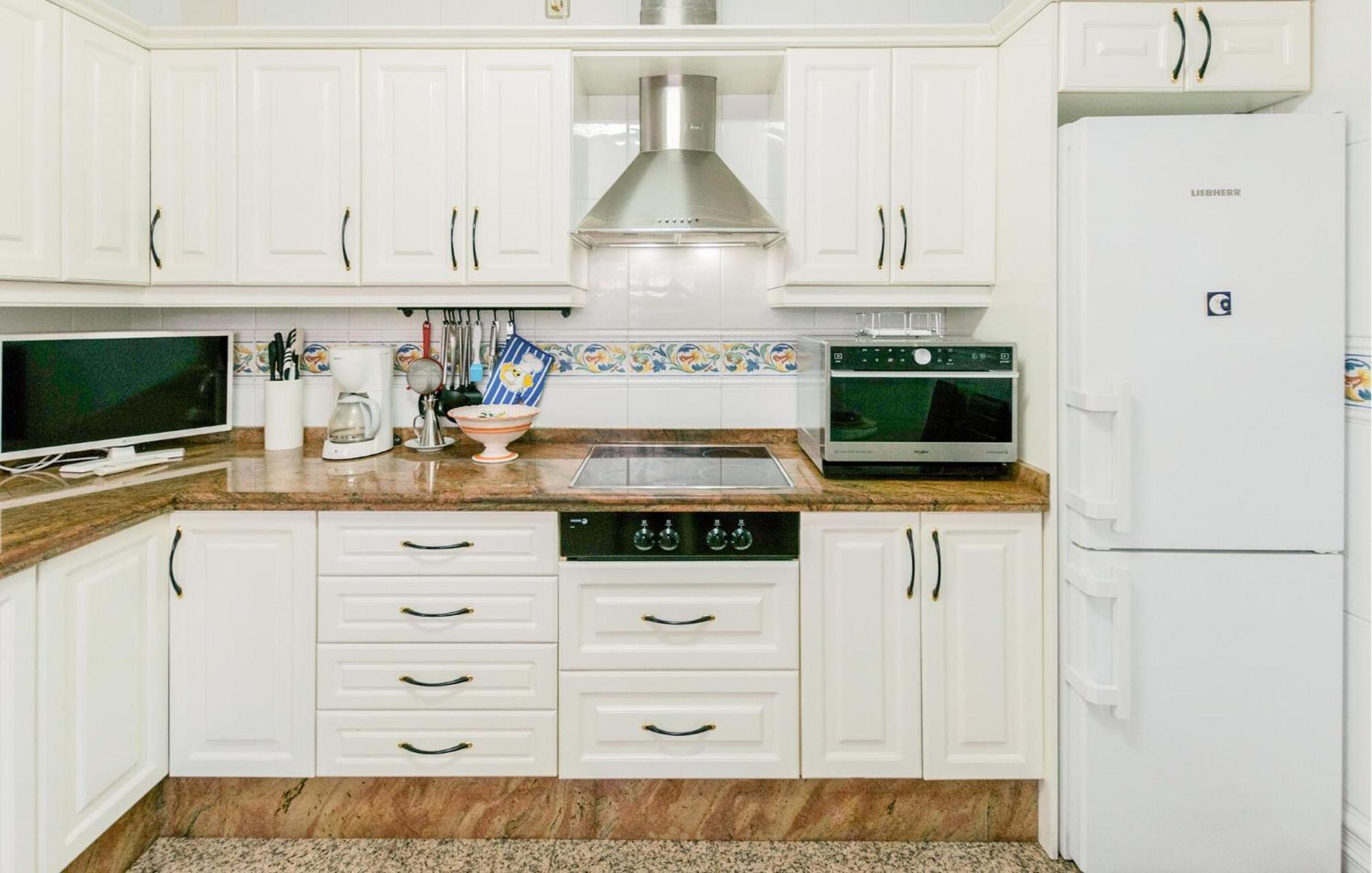 Cozy Apartment In Sevilla With Kitchen Exterior photo